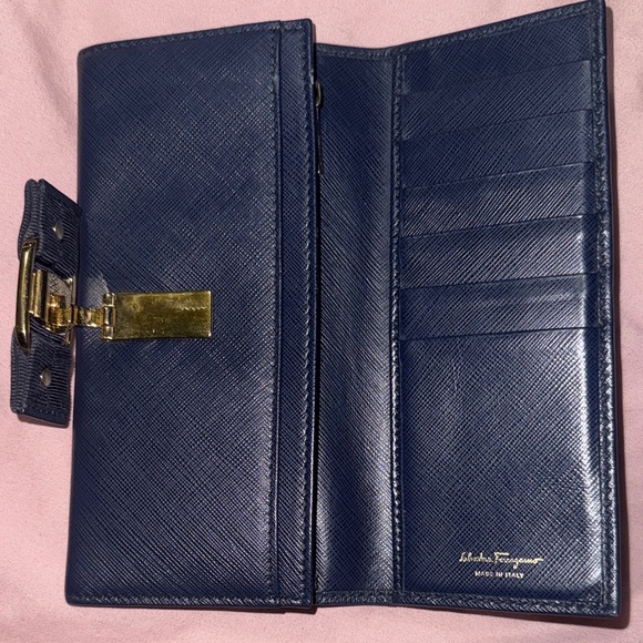 ✅Authentic Salvatore Ferragamo Navy Wallet like new!(code in photo)✅ - Picture 3 of 9